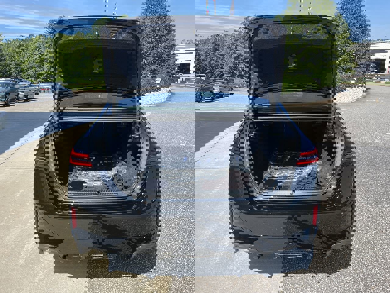New 2026 BMW 550e xDrive w/ Executive Package image 34