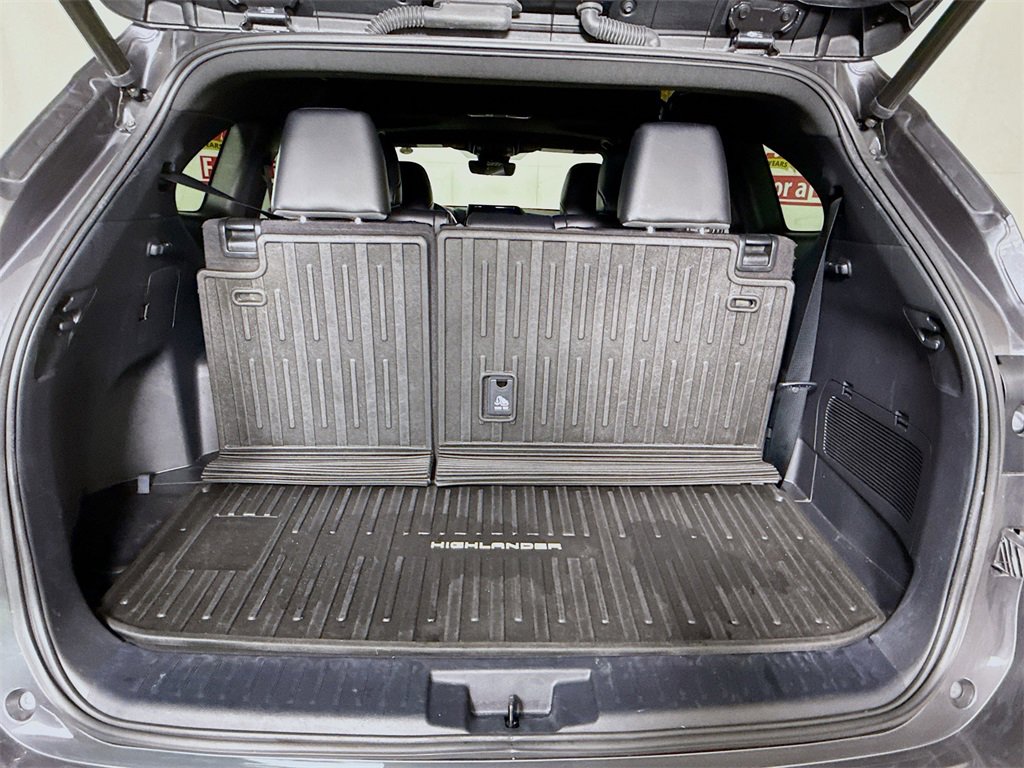 Certified 2023 Toyota Highlander XSE image 30