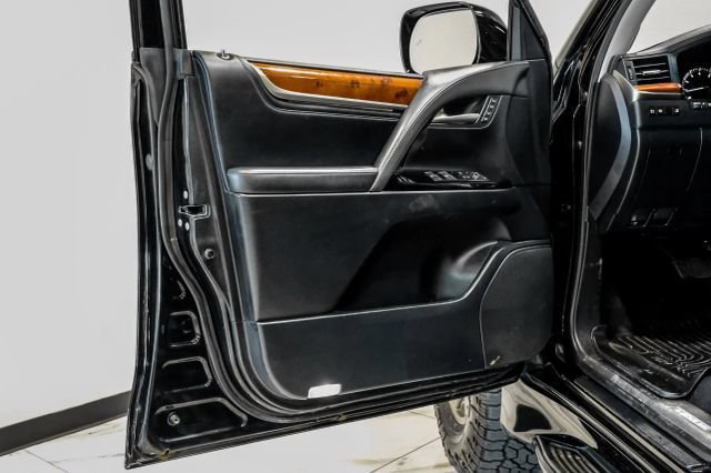 Used 2021 Lexus LX 570 4WD w/ Luxury Package image 41