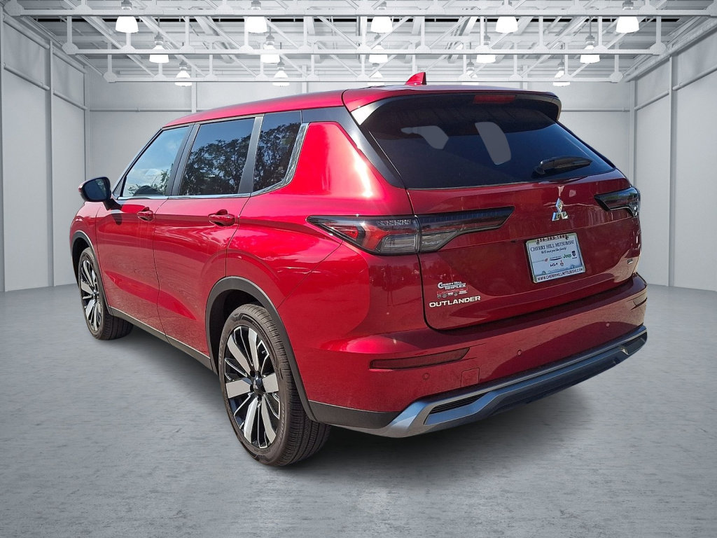 Used 2025 Mitsubishi Outlander SE AWD/4WD image 3