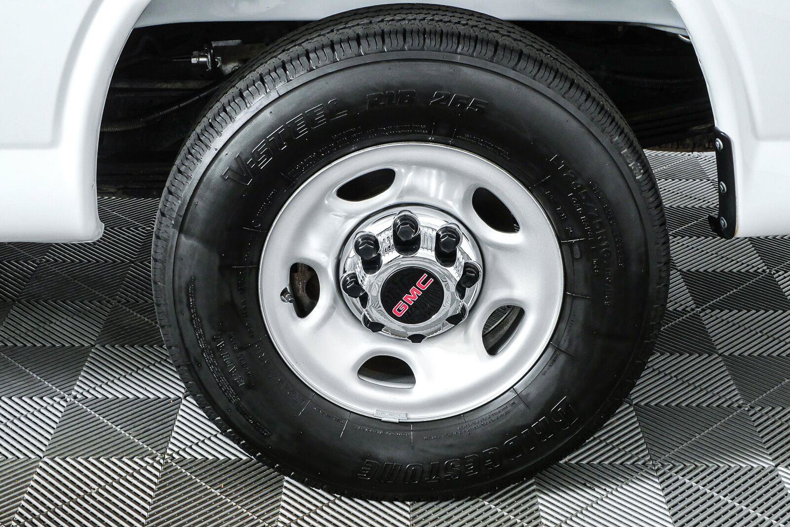 Used 2025 GMC Savana 3500 LT w/ LT Preferred Equipment Group RWD image 32