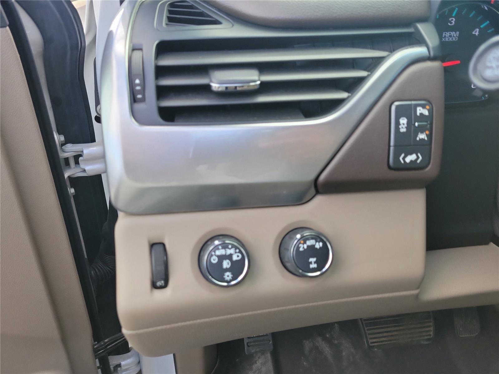 Used 2019 Chevrolet Tahoe Premier AWD/4WD image 23