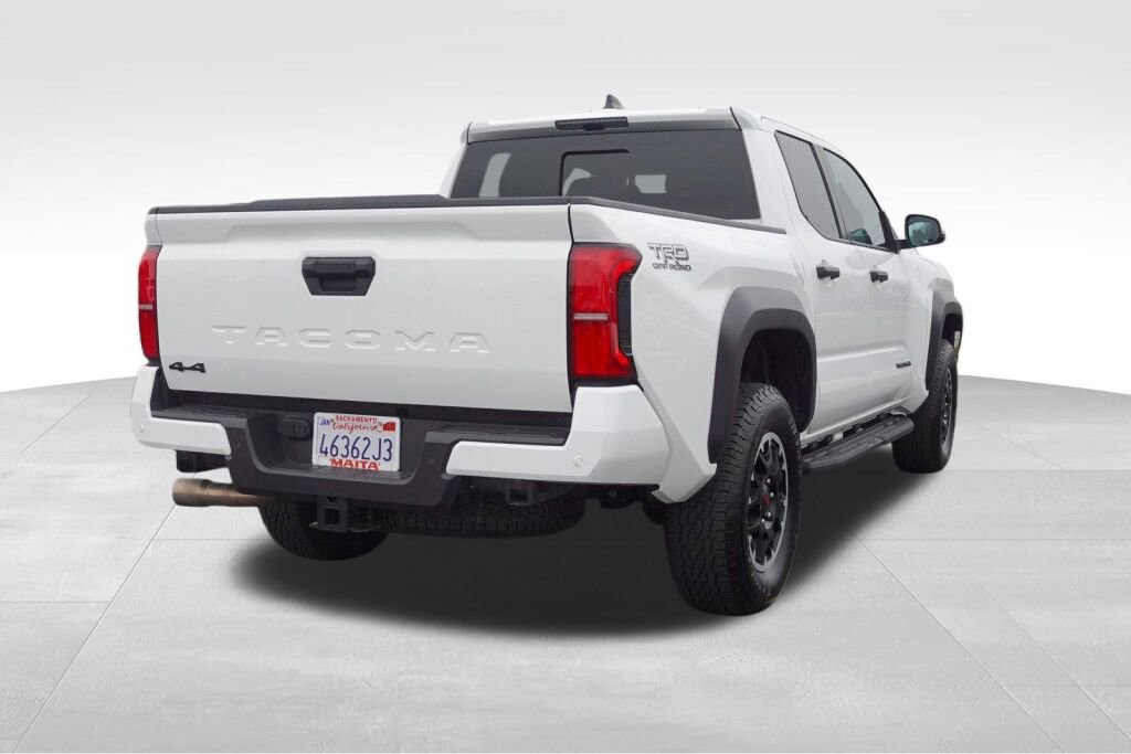 Certified 2025 Toyota Tacoma TRD Off-Road image 3