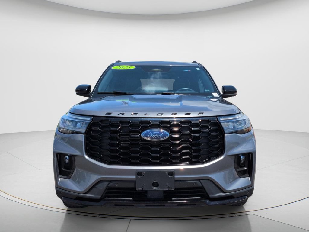 Used 2025 Ford Explorer ST-Line AWD/4WD image 2