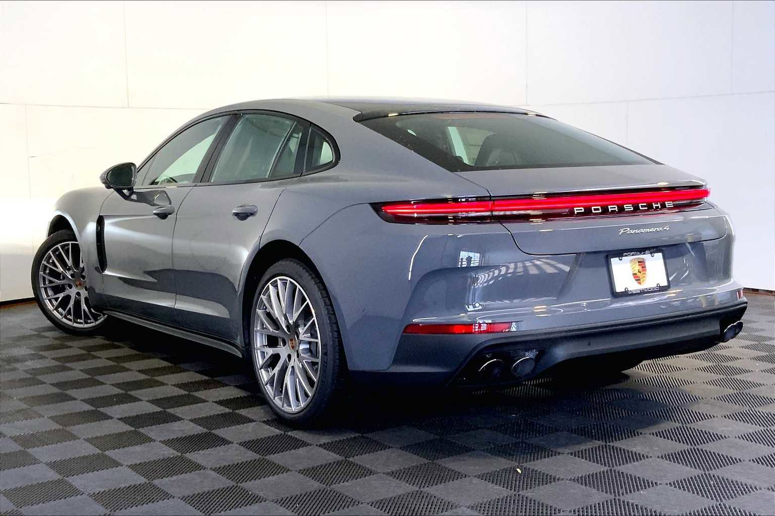 New 2026 Porsche Panamera 4 image 3