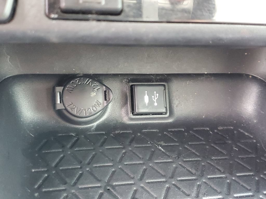 Used 2019 Toyota RAV4 XLE w/ Convenience Package FWD image 21