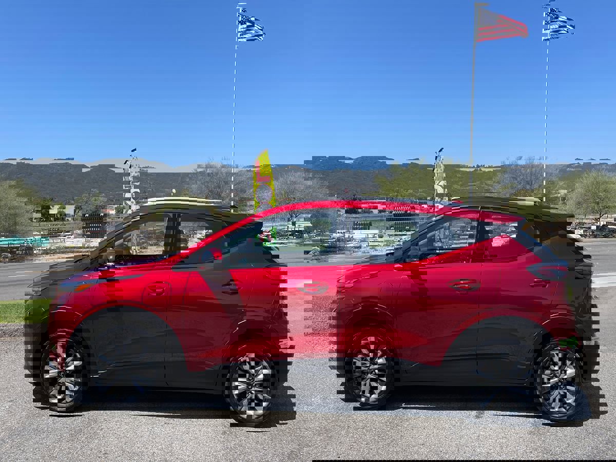 Used 2022 Chevrolet Bolt EUV LT w/ Convenience Package image 8