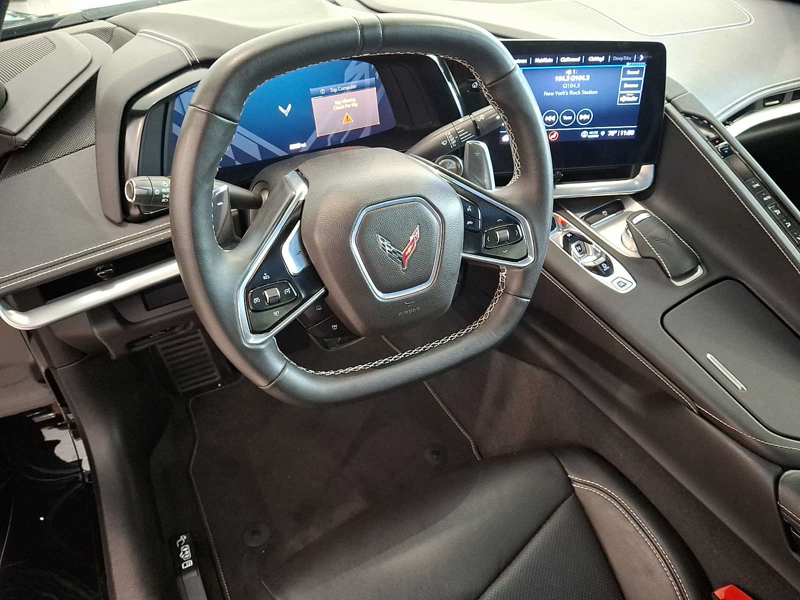 Used 2021 Chevrolet Corvette Stingray Coupe w/ Engine Appearance Package RWD image 10