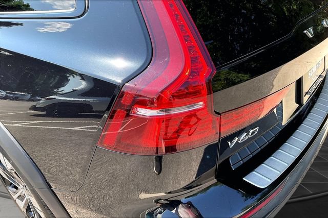 Certified 2024 Volvo V60 B5 Cross Country Plus AWD/4WD image 32