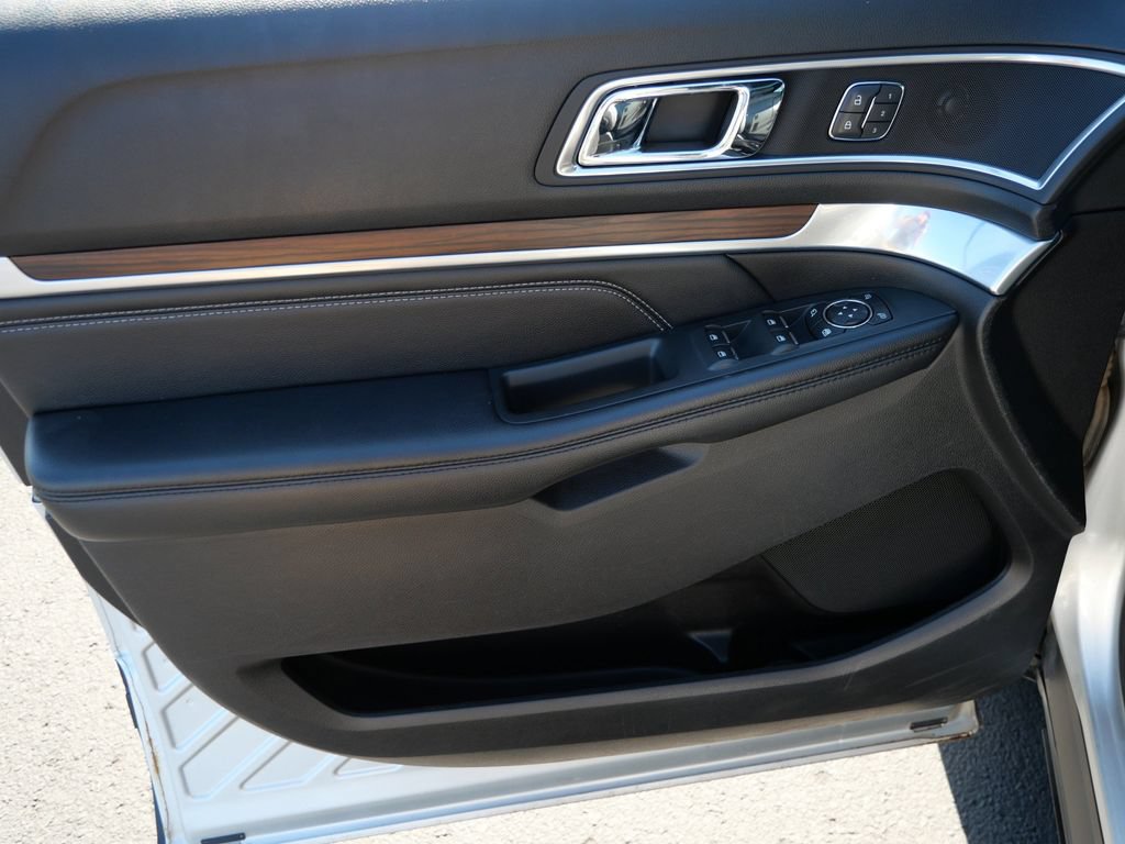 Used 2017 Ford Explorer Limited AWD/4WD image 13