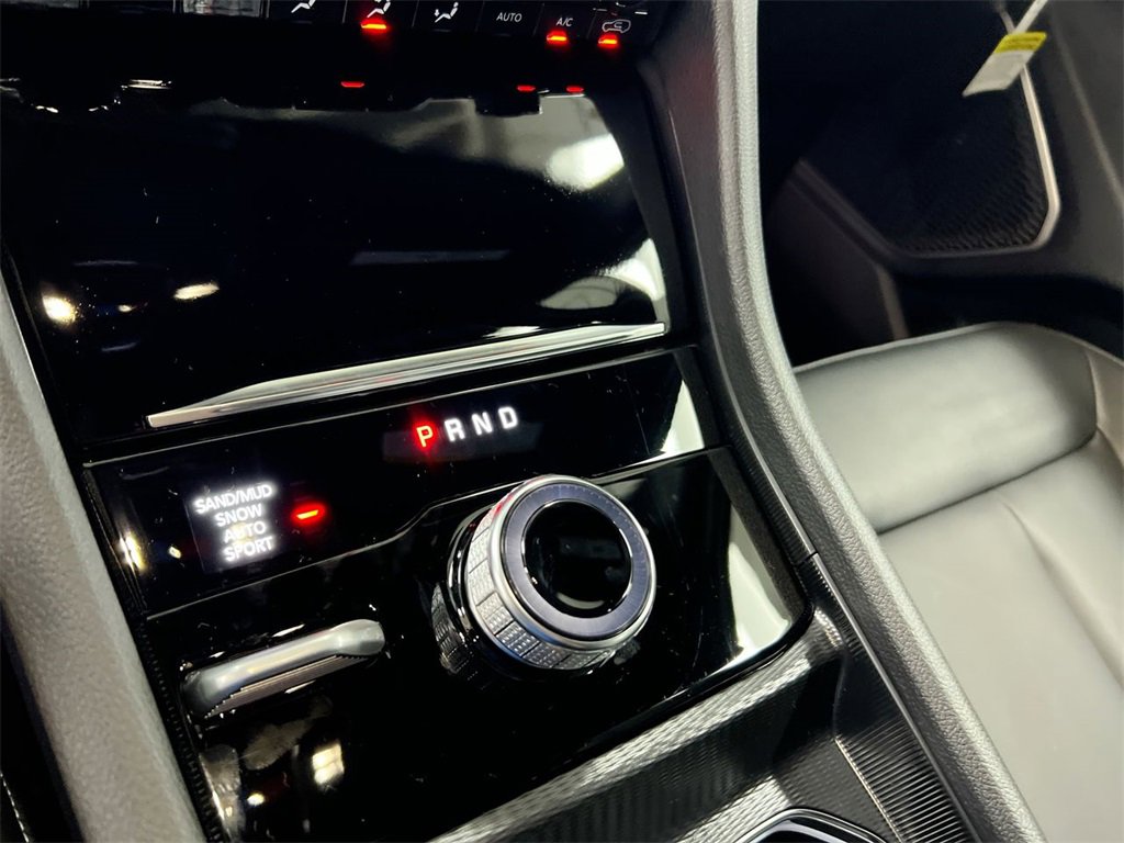 New 2025 Jeep Grand Cherokee Limited w/ Black Appearance Package image 17