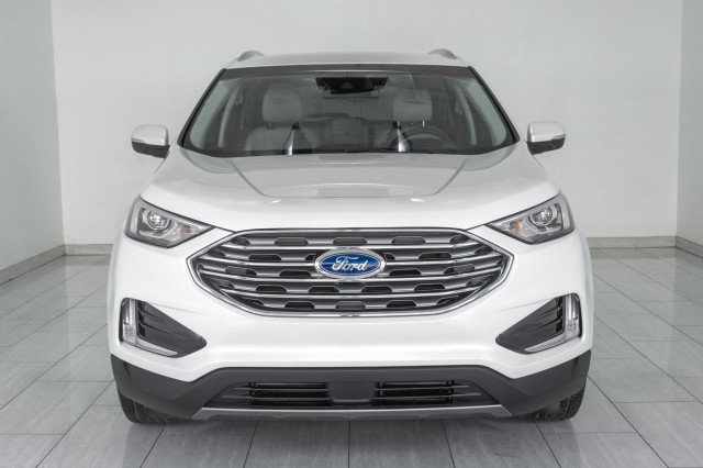 Used 2019 Ford Edge Titanium FWD image 3