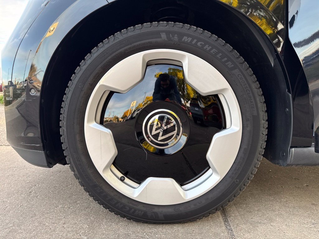 Certified 2025 Volkswagen ID. Buzz Pro S Plus AWD/4WD image 28