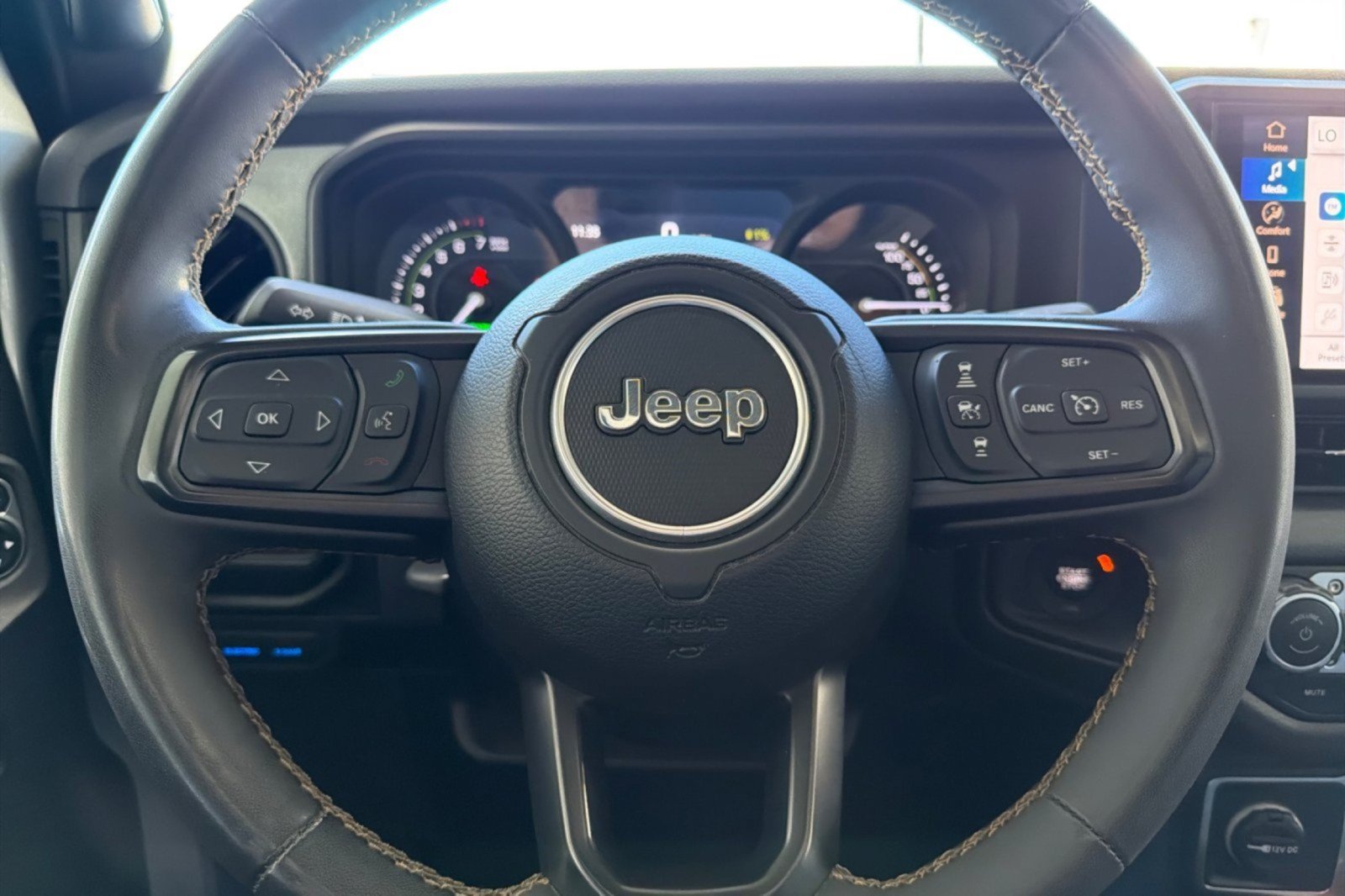 Used 2024 Jeep Wrangler Unlimited AWD/4WD image 22