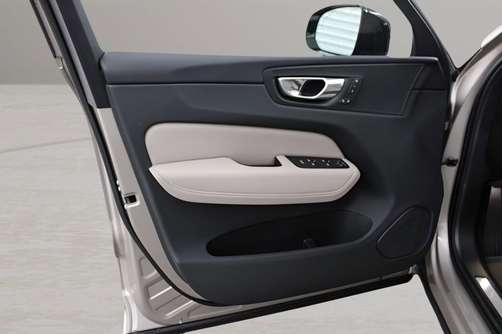 New 2026 Volvo XC60 B5 Core w/ Protection Package Premier image 12