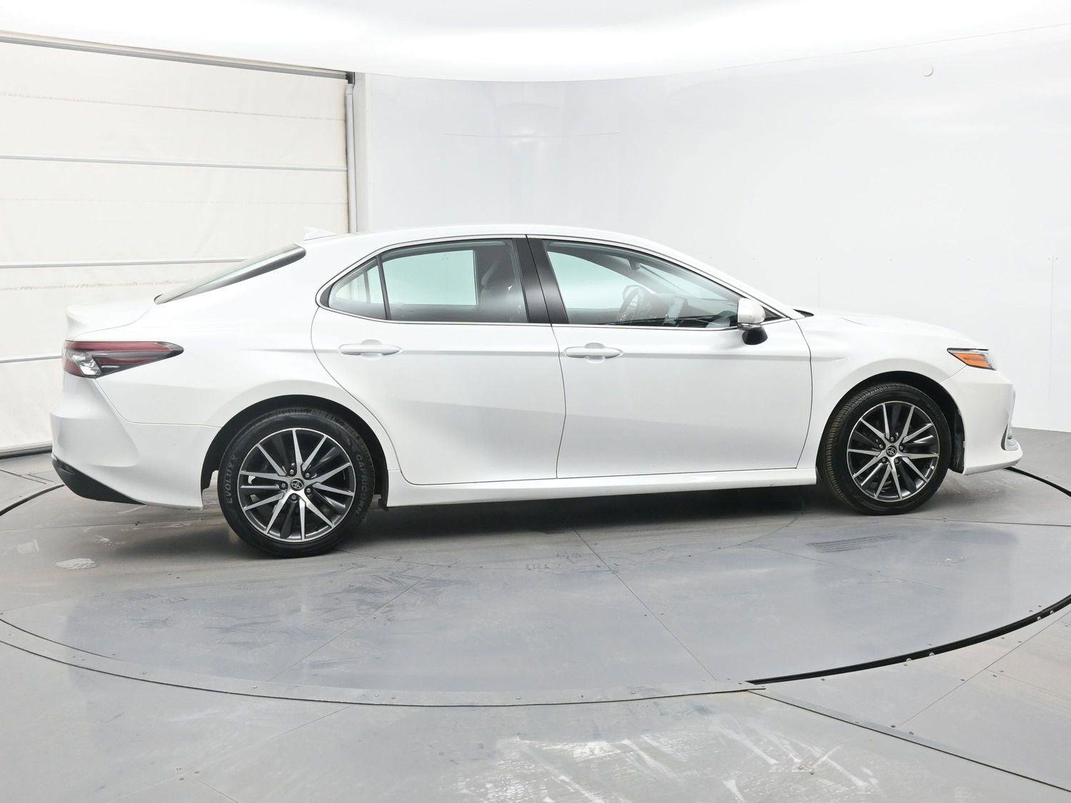 Used 2022 Toyota Camry XLE FWD image 25