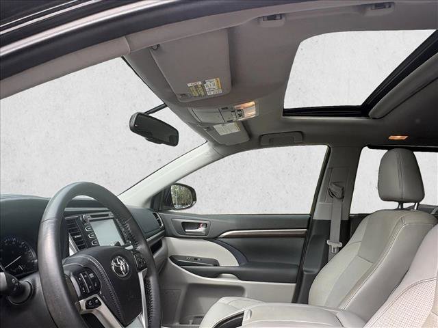 Used 2014 Toyota Highlander Limited image 15