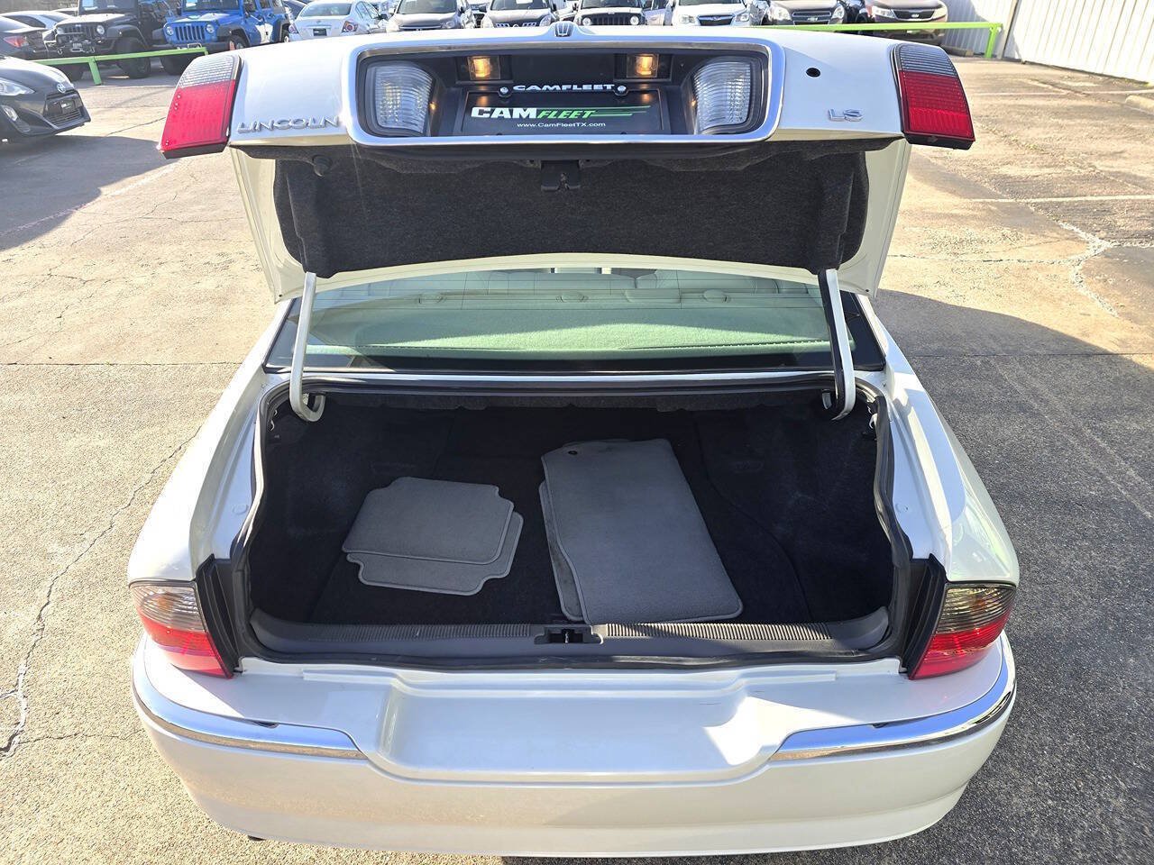 Used 2004 Lincoln LS RWD image 13