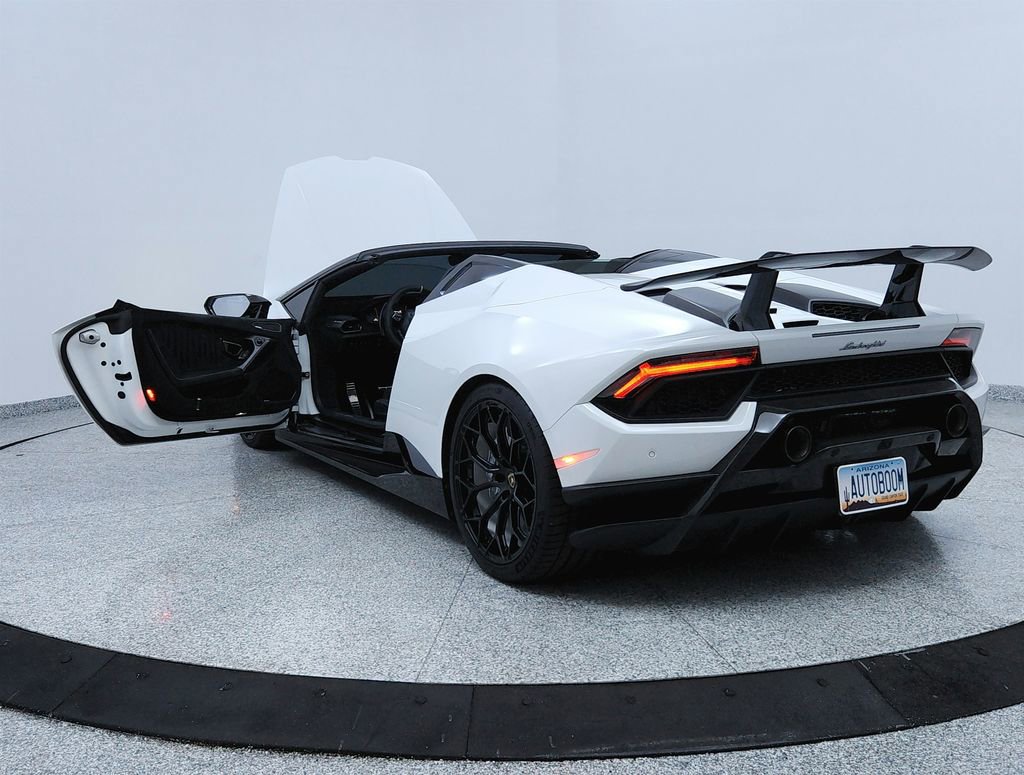 Used 2019 Lamborghini Huracan Performante image 10
