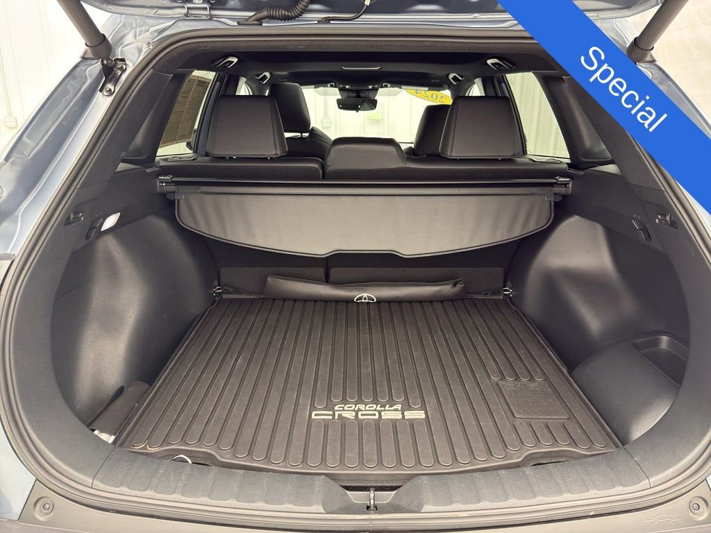 Used 2024 Toyota Corolla Cross XSE w/ Convenience Package image 8