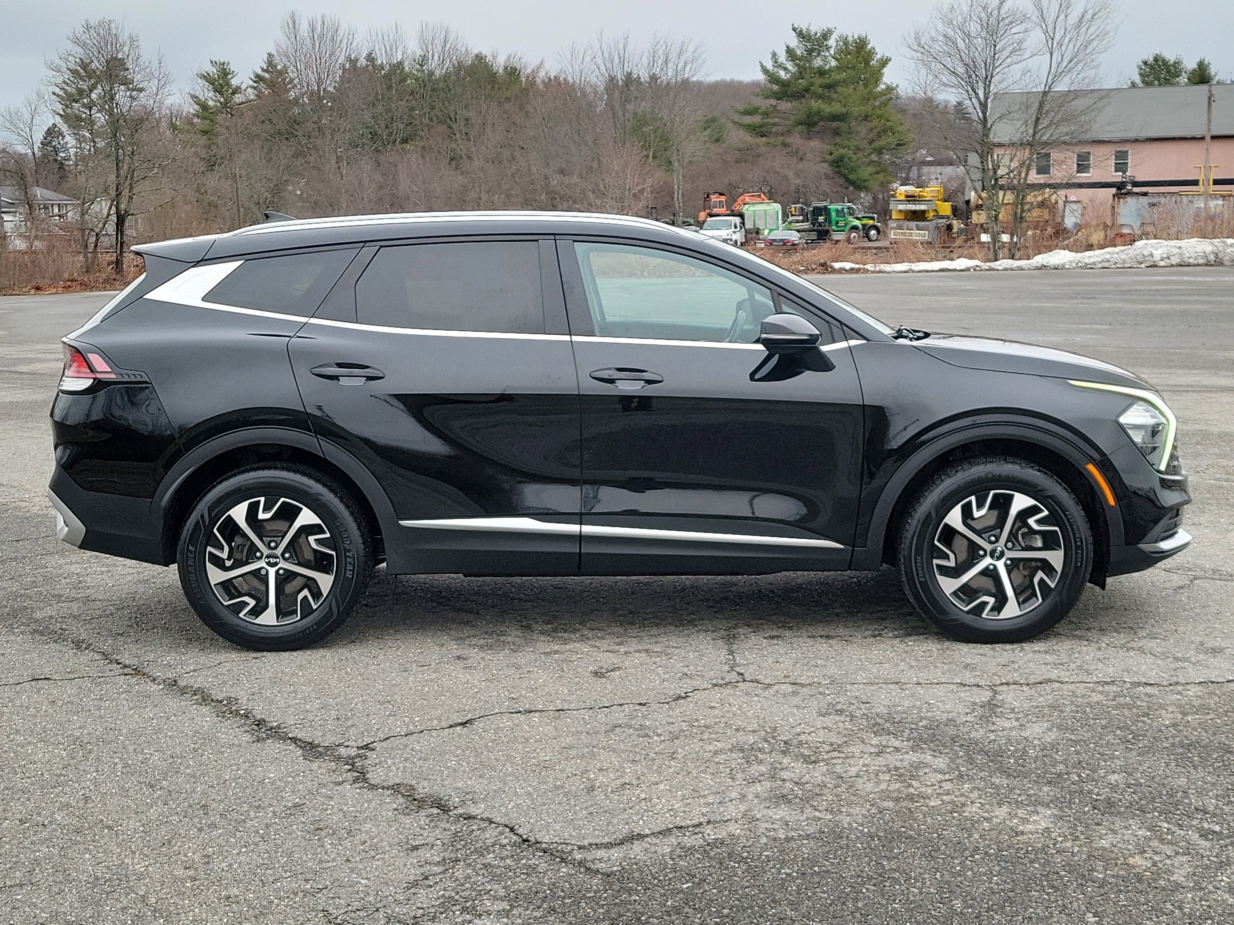 Used 2023 Kia Sportage EX AWD/4WD image 4