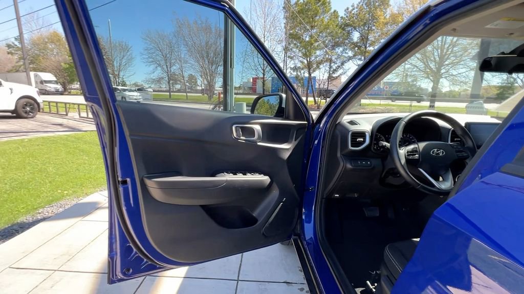 Certified 2021 Hyundai Venue SEL image 34