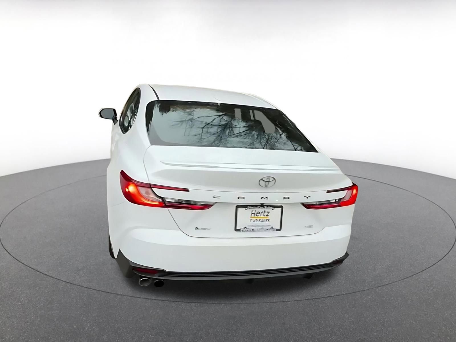 Used 2025 Toyota Camry SE image 11