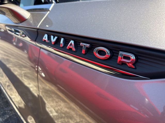 Used 2020 Lincoln Aviator Reserve w/ Equipment Group 201A image 9