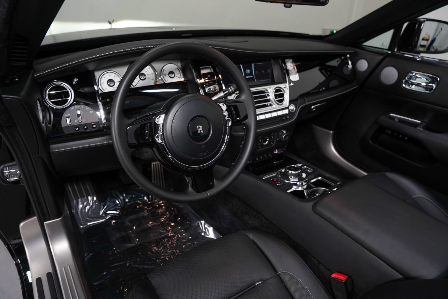 Used 2019 Rolls-Royce Dawn RWD image 11