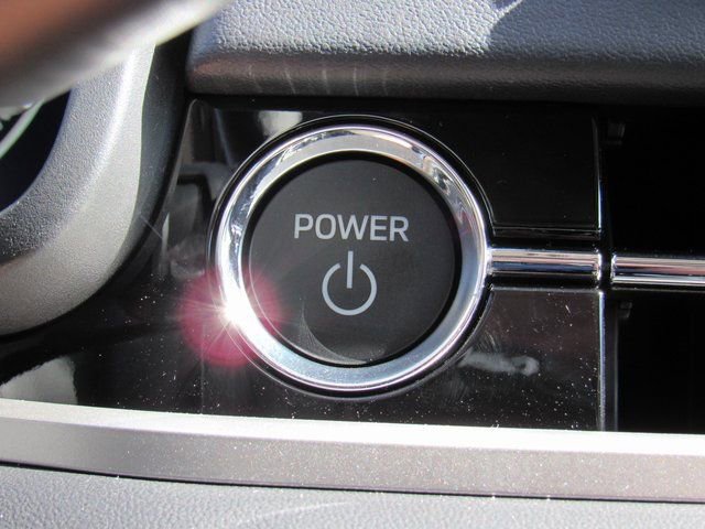 New 2025 Mitsubishi Outlander SE image 18