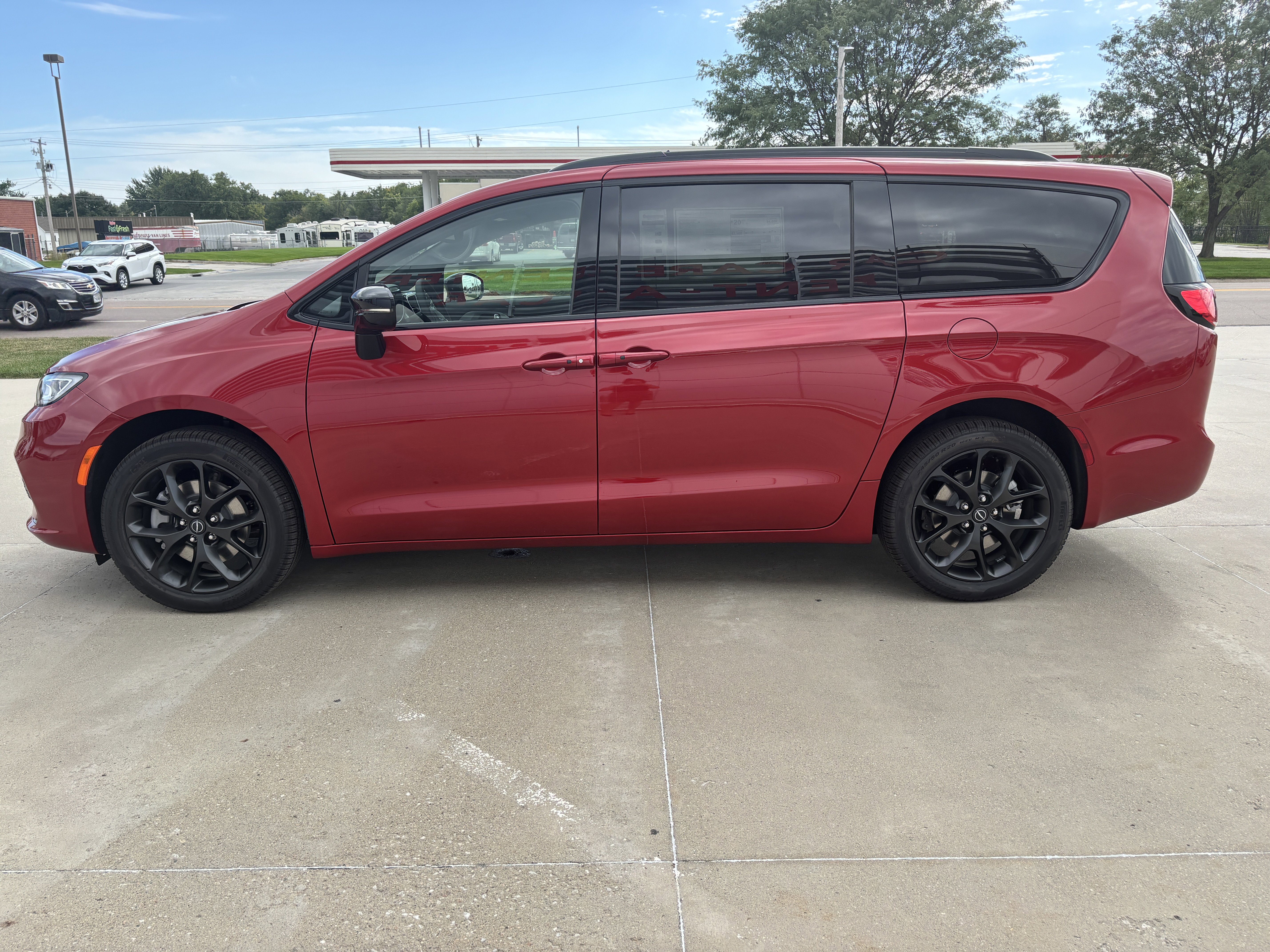 New 2026 Chrysler Pacifica Limited w/ S Appearance Package image 5