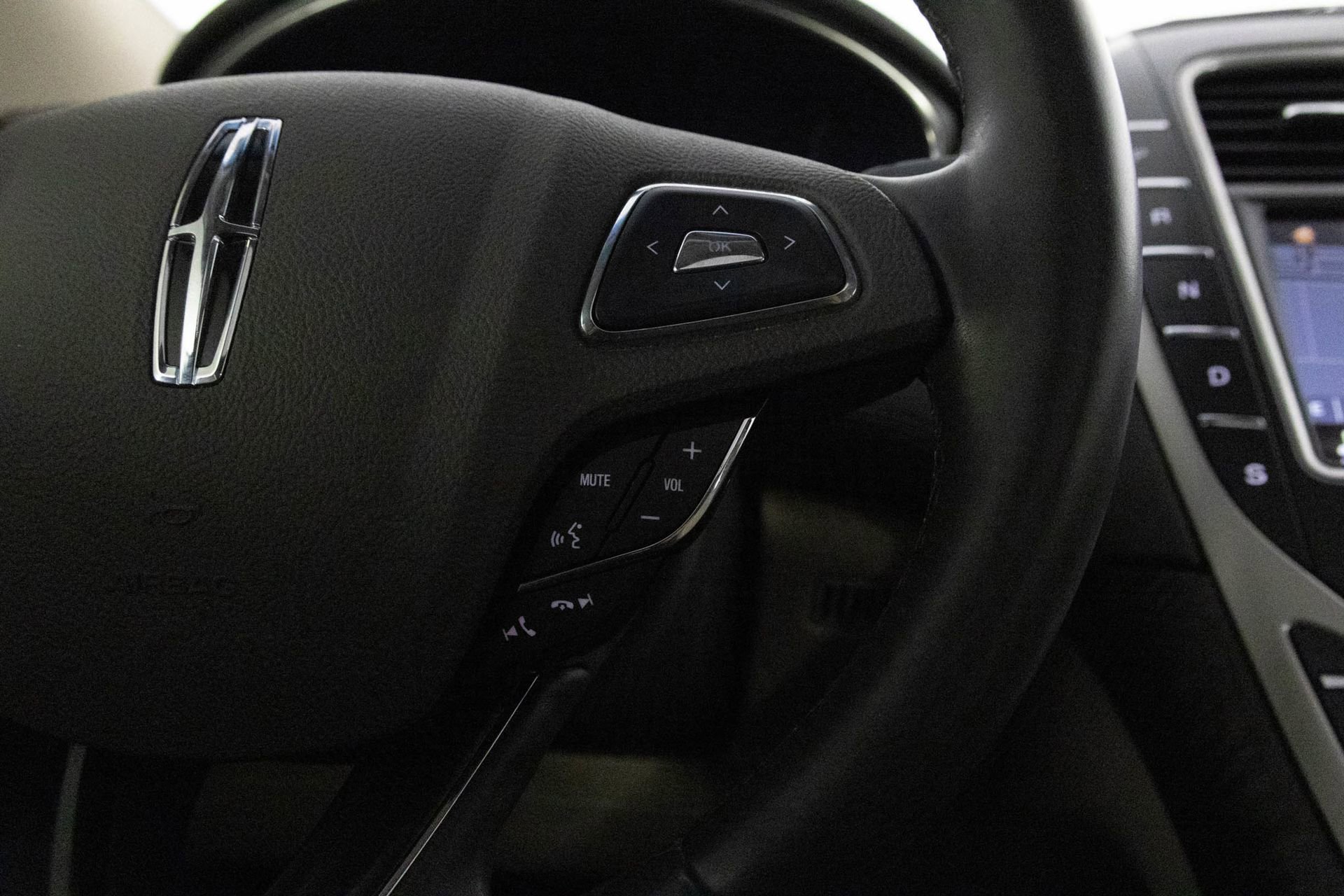 Used 2017 Lincoln MKX Reserve image 29