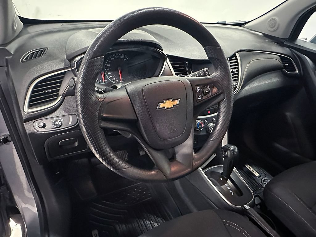 Used 2020 Chevrolet Trax LS FWD image 19
