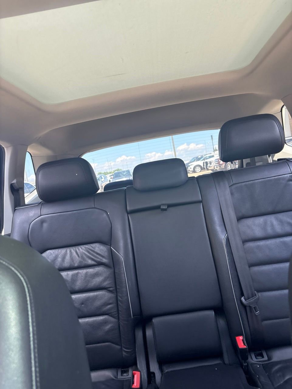 Used 2018 Volkswagen Tiguan SEL Premium FWD image 12
