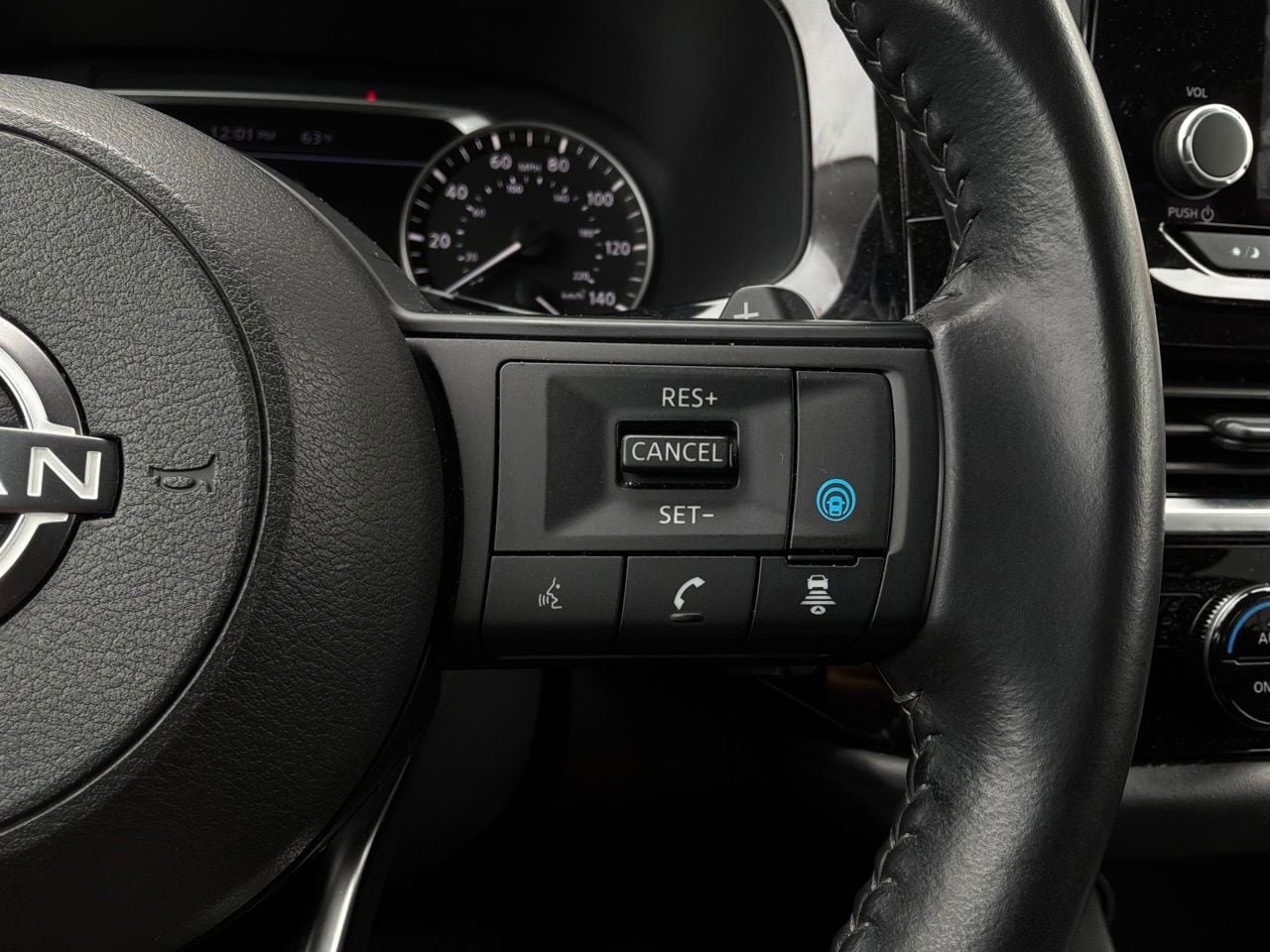 Used 2025 Nissan Pathfinder SV FWD image 36