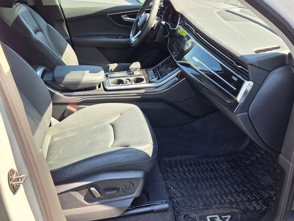 Certified 2023 Audi Q7 3.0T Prestige image 12
