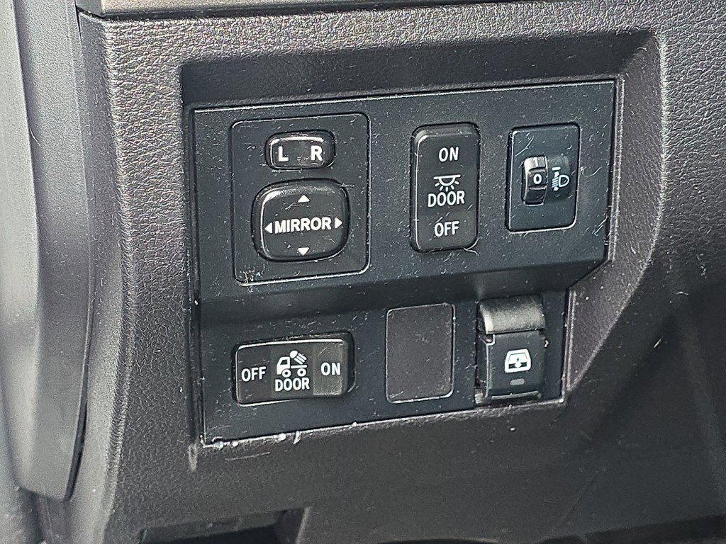 Used 2014 Toyota Tundra SR5 w/ TRD Off Road Package image 23