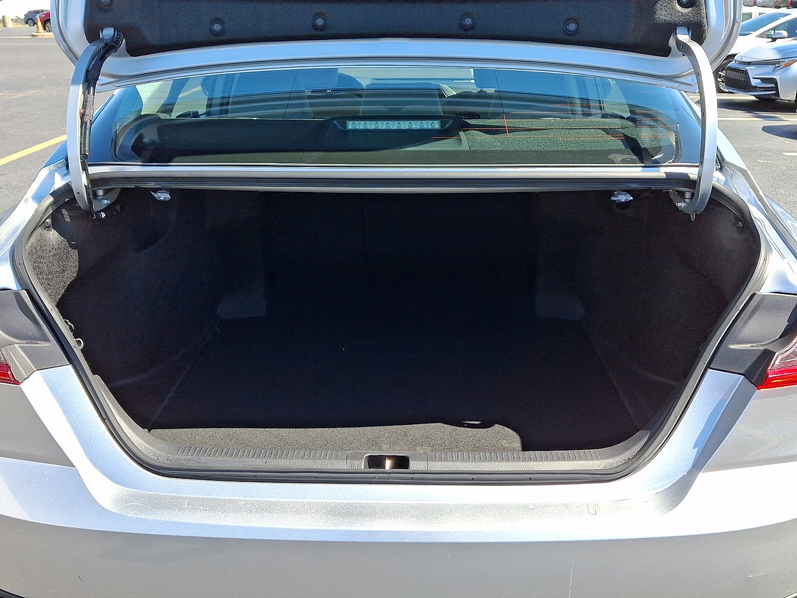 Used 2025 Toyota Camry LE w/ Convenience Package image 30