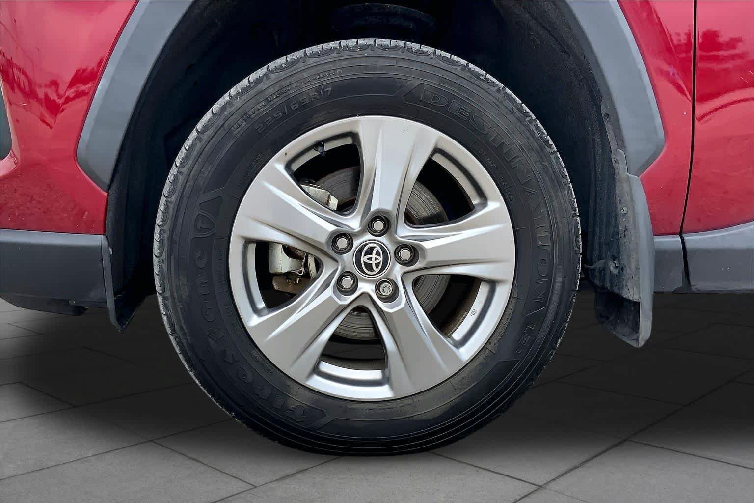 Used 2023 Toyota RAV4 XLE w/ Convenience Package FWD image 11
