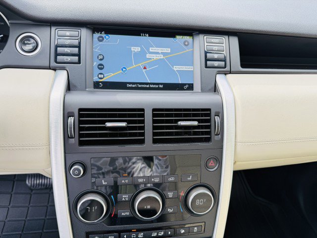 Used 2018 Land Rover Discovery Sport HSE Luxury image 13