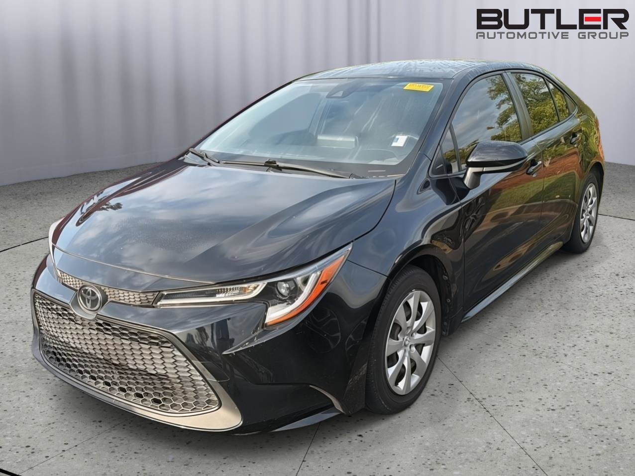 Used 2021 Toyota Corolla LE FWD image 2