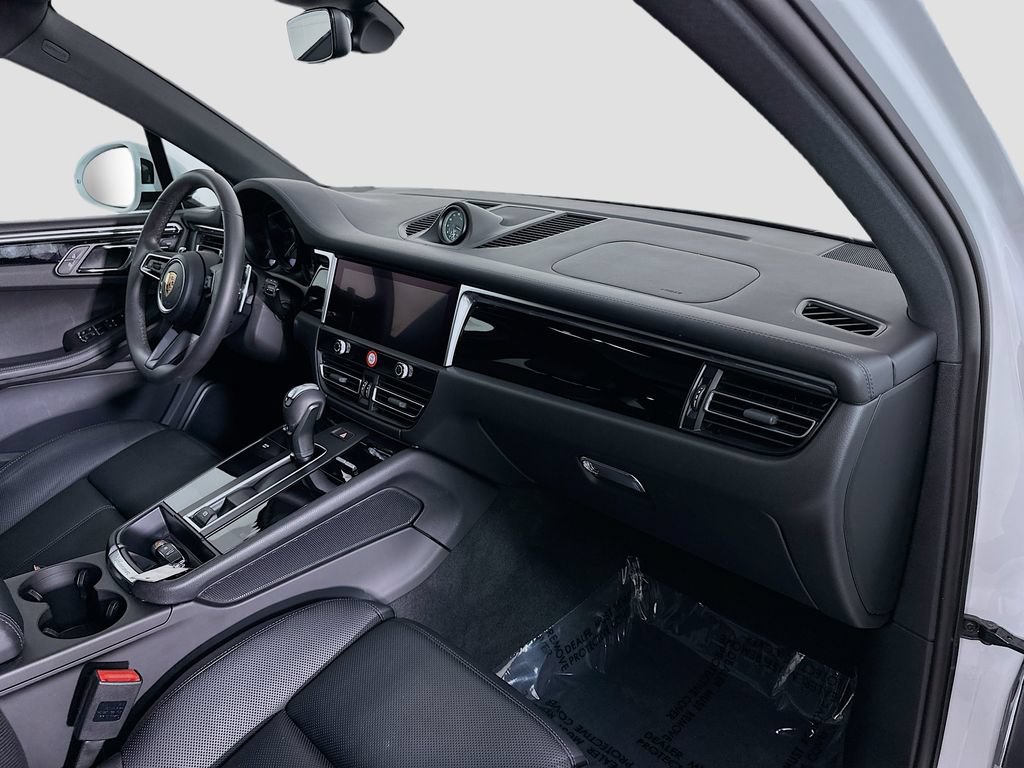 New 2025 Porsche Macan AWD/4WD image 31