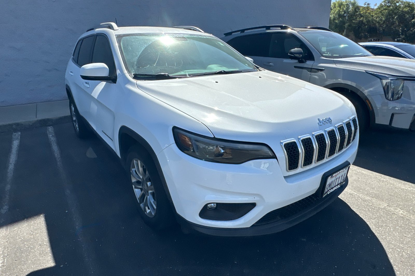 Used 2019 Jeep Cherokee Latitude Plus FWD image 2