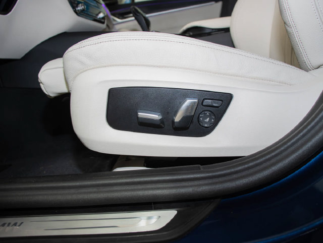 Used 2023 BMW 540i xDrive w/ Premium Package AWD/4WD image 15