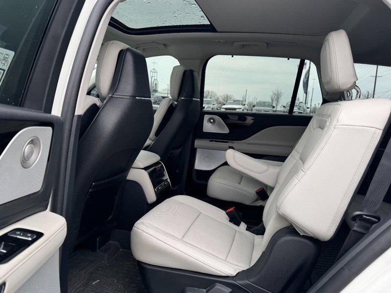 Certified 2025 Lincoln Aviator Reserve w/ Equipment Group 201A image 12