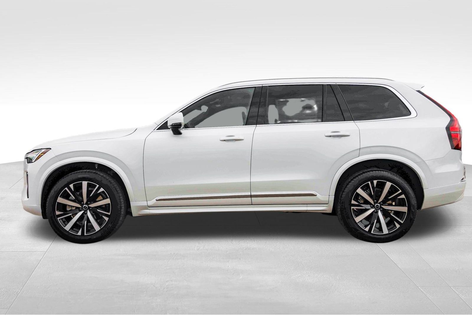 New 2026 Volvo XC90 B5 Core image 8