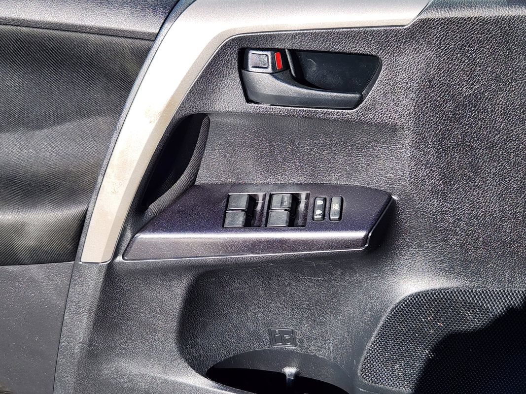 Used 2018 Toyota RAV4 LE w/ All Weather Liner Package AWD/4WD image 25