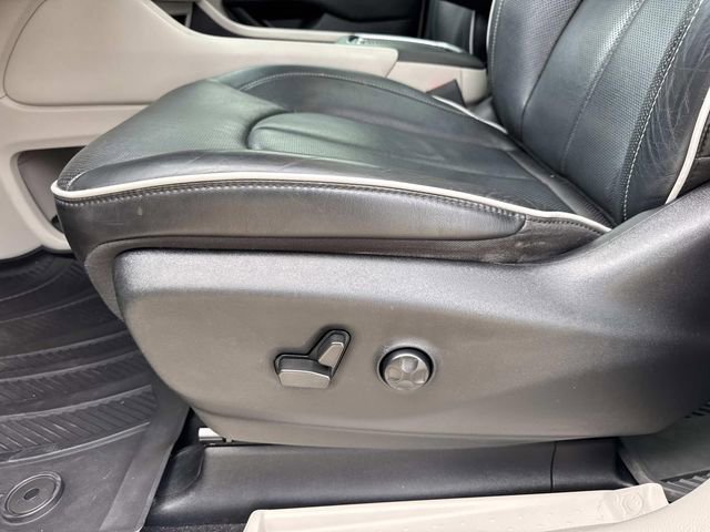 Used 2022 Chrysler Pacifica Limited AWD/4WD image 41
