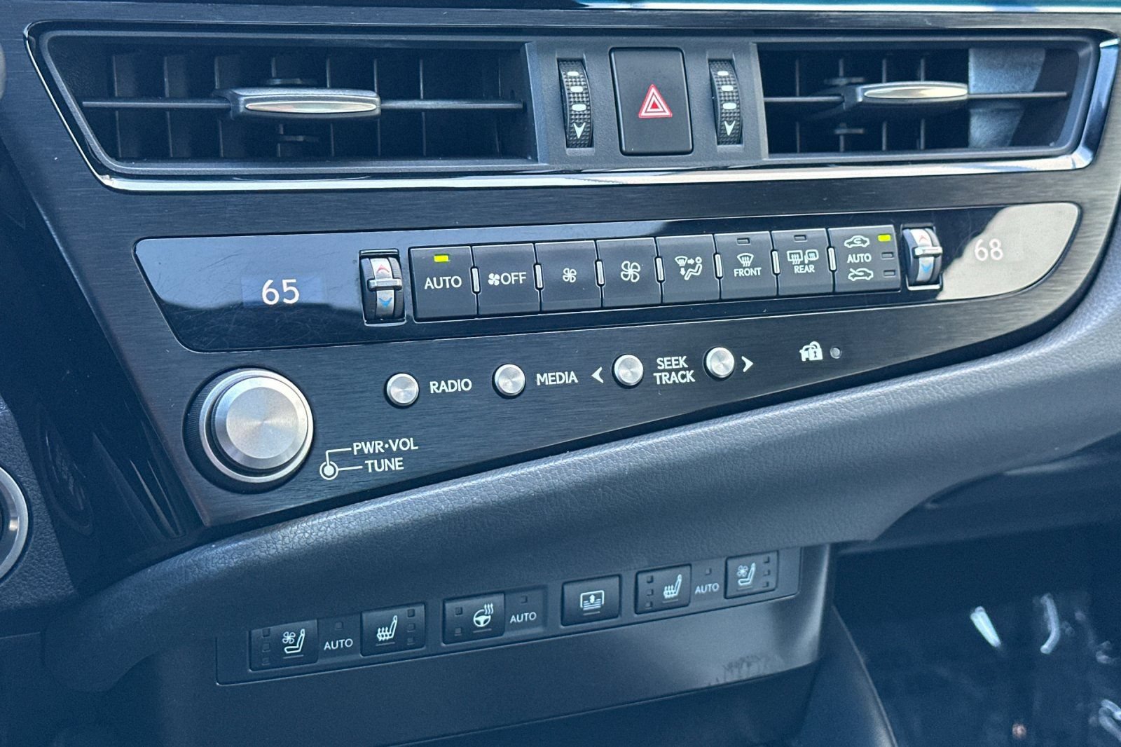 Used 2023 Lexus ES 350 F Sport w/ Accessory Package (Z2) FWD image 27