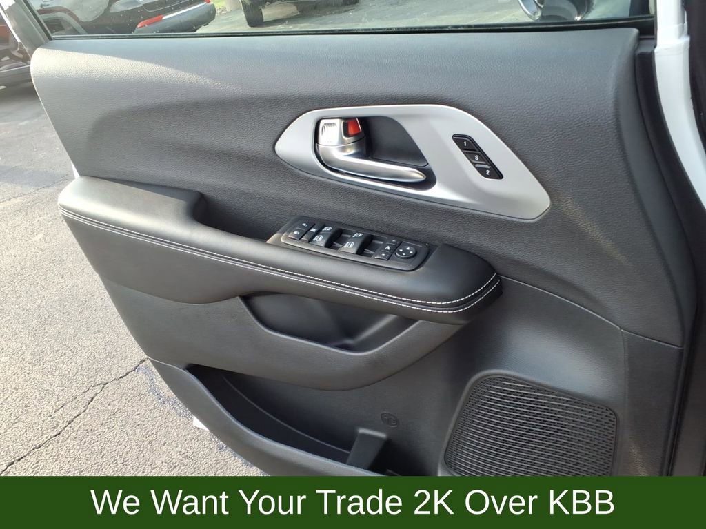 New 2026 Chrysler Pacifica Limited w/ S Appearance Package image 14